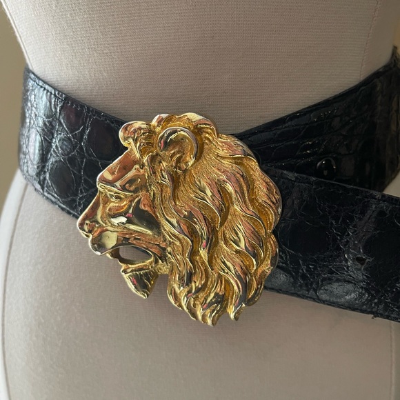 VINTAGE 80s Black Leather crocodile belt w/Gold Lion Buckle - Picture 3 of 7